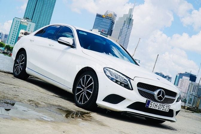 ROYAL CAR-CHO THUÊ XE OTO TỰ LÁI GIÁ RẺ QUẬN 2