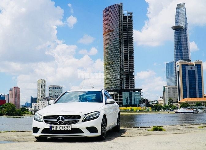 ROYAL CAR-CHO THUÊ XE OTO TỰ LÁI GIÁ RẺ QUẬN 2