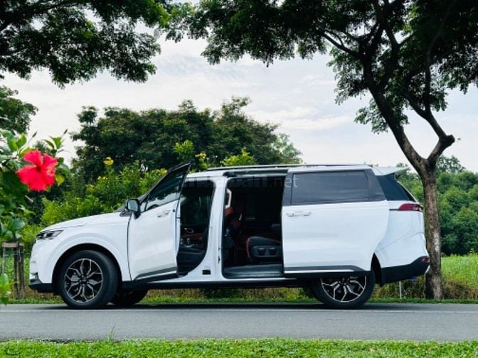 ROYAL CAR-CHO THUÊ XE OTO TỰ LÁI GIÁ RẺ QUẬN 2