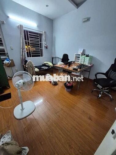 Nhà cho thuê nguyên căn full nội thất có sân đậu xe thoải mái