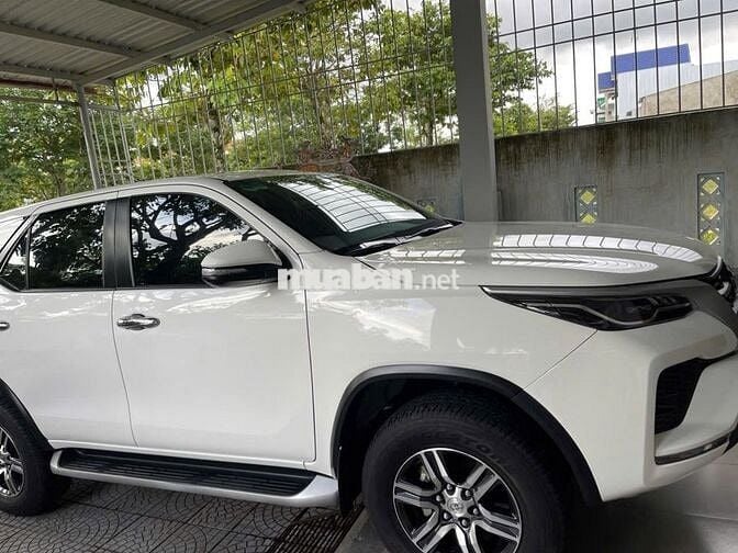 Toyota Fortuner 2022 2.4L 4x2 MT - 10000 km