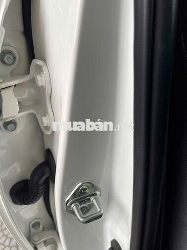 Toyota Fortuner 2022 2.4L 4x2 MT - 10000 km