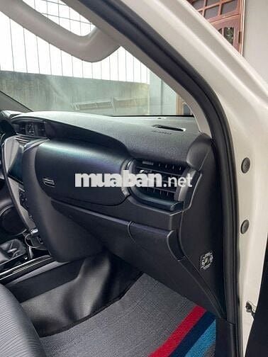 Toyota Fortuner 2022 2.4L 4x2 MT - 10000 km