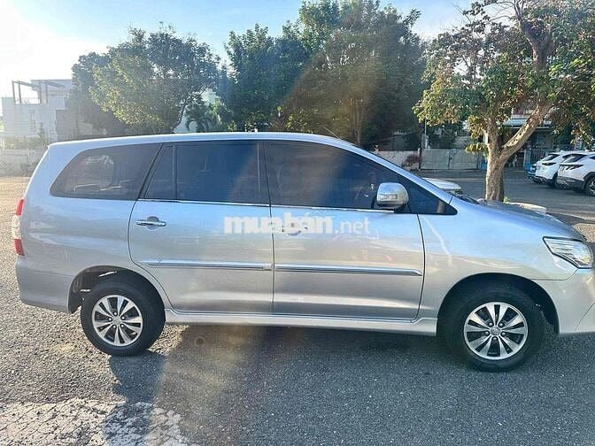Toyota Innova 2016 2.0E - 200000 km