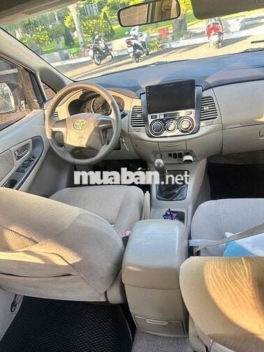 Toyota Innova 2016 2.0E - 200000 km