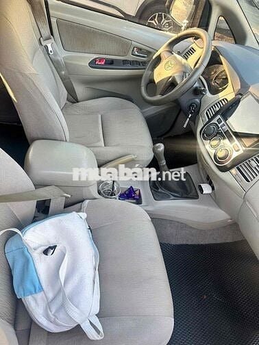 Toyota Innova 2016 2.0E - 200000 km