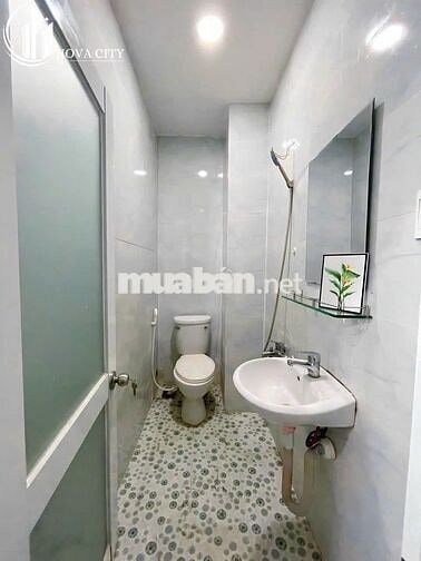 Ngay Parcmall, đúng hình đúng giá, phòng sơn mới thoáng đẹp.