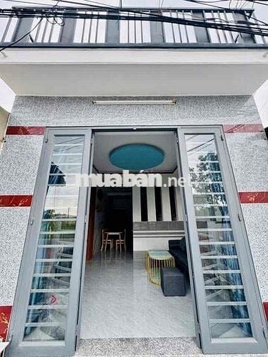 nhà ngộp mặt tiền thông thoáng , cần bán gấp