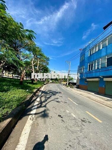 Nhà MT siêu hot , Kinh doanh đa ngành nghề , xe tải ,Võ Văn Kiệt , BT