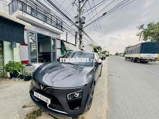 nhà ngộp mặt tiền thông thoáng , cần bán gấp