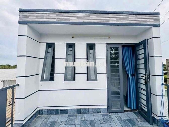 nhà ngộp mặt tiền thông thoáng , cần bán gấp
