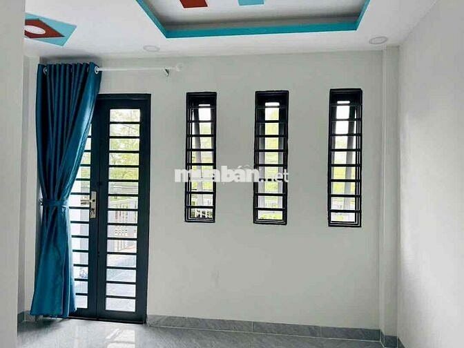 nhà ngộp mặt tiền thông thoáng , cần bán gấp
