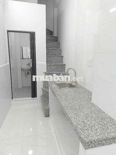 Nhà cầu Nguyễn Văn Cừ, Nhỉnh 3 tỷ, hẻm 3m thông ra chợ