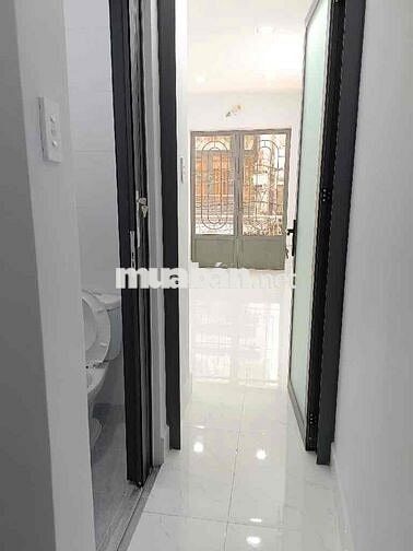 Nhà cầu Nguyễn Văn Cừ, Nhỉnh 3 tỷ, hẻm 3m thông ra chợ