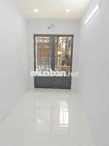 Nhà cầu Nguyễn Văn Cừ, Nhỉnh 3 tỷ, hẻm 3m thông ra chợ