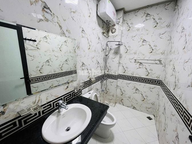Gần Phố, Ga, Đại học ở Cầu Giấy, 84m2 Ở và cho thuê ngay, lợi lộc 