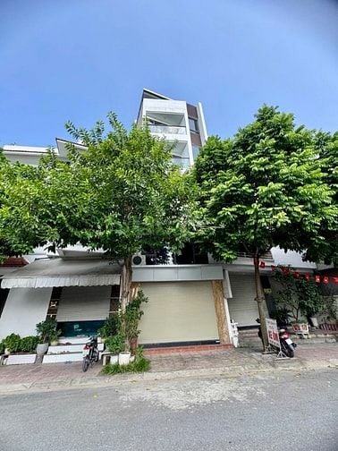 Khuôn tiền hiếm 12.x tỷ phường Việt Hưng 6 tầng thang máy vỉa hè 3 oto