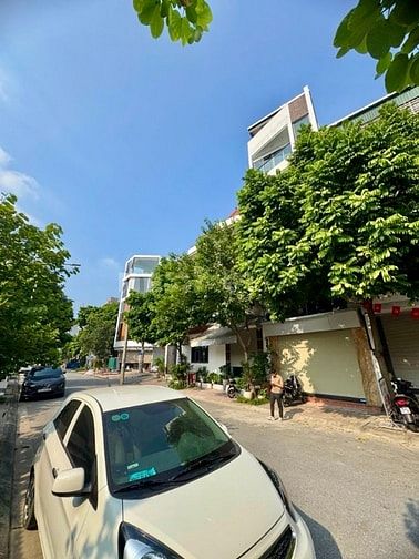 Khuôn tiền hiếm 12.x tỷ phường Việt Hưng 6 tầng thang máy vỉa hè 3 oto Khuôn tiền hiếm 12.x tỷ phường Việt Hưng 6 tầng thang máy vỉa hè 3 oto