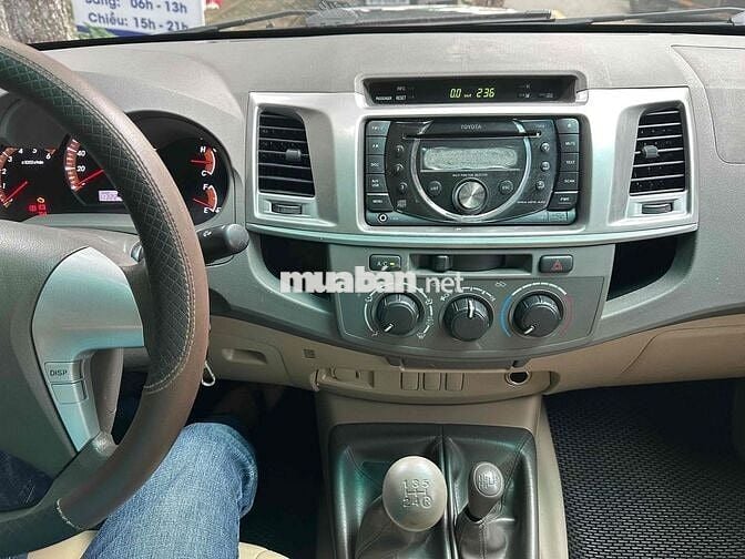 TOYOTA HILUX G 3.0L 4x4 MT NHẬP KHẨU