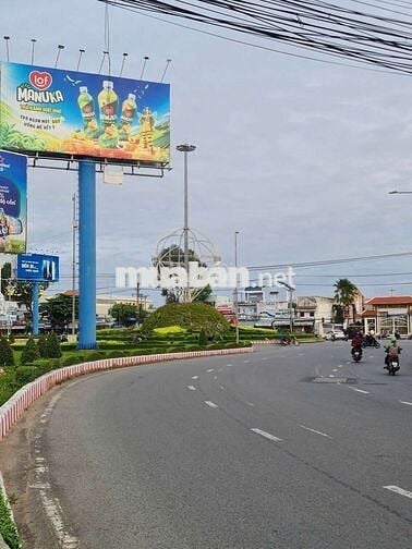 Mặt Tiền hẻm 661 đường 30/4  lộ oto. Dt 100m2