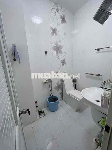 nhà 5 tầng ngay đường lê văn sỹ. quận tân bình