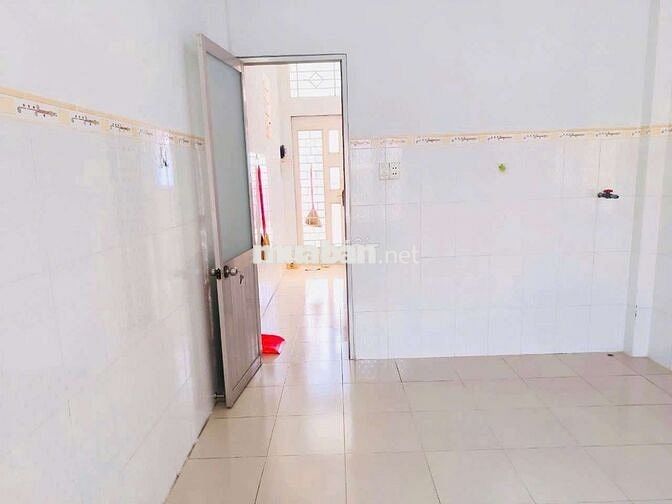 Nhà ngay trung tâm,máy lạnh,tolie riêng