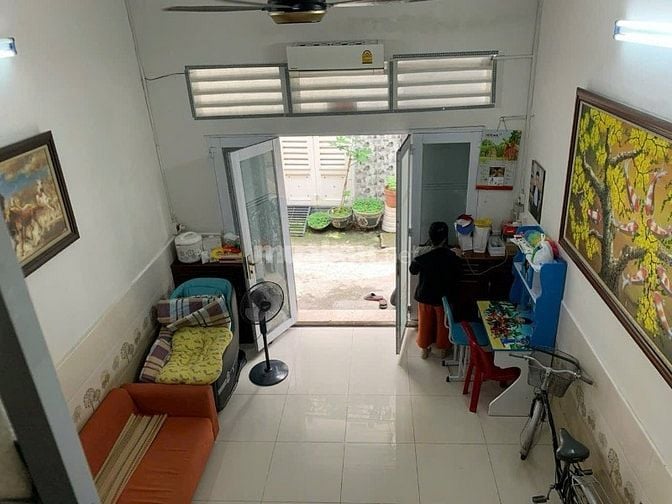 Chính chủ bán nhà phố, hẻm rộng khu dân cư đông đúc, gần chợ, trg học