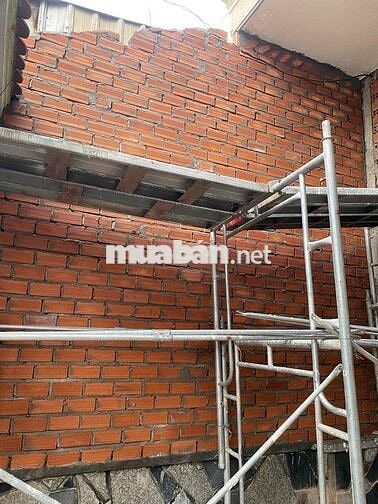 khoá cửa bằng vân tay, có ban công, đầy đủ nội thất,