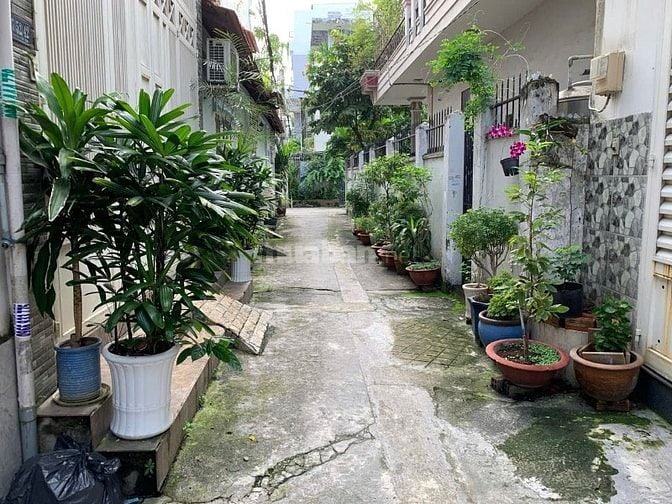 Chính chủ bán nhà phố, hẻm rộng khu dân cư đông đúc, gần chợ, trg học