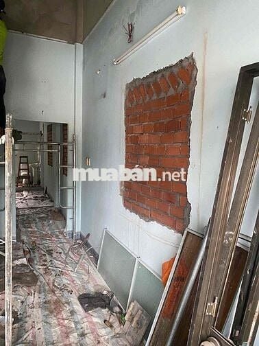 khoá cửa bằng vân tay, có ban công, đầy đủ nội thất,