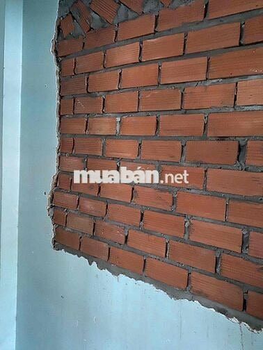khoá cửa bằng vân tay, có ban công, đầy đủ nội thất,