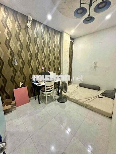 Phòng trong nhà nguyên căn ngay cầu Nguyễn Văn Cừ