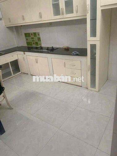 Phòng trong nhà nguyên căn ngay cầu Nguyễn Văn Cừ