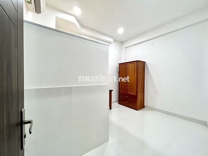 PHÒNG MỚI, NỘI THẤT CƠ BẢN, AN NINH 3' ĐI ĐH VĂN HIẾN TÂN PHÚ
