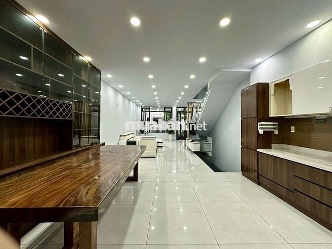 Nhà phố 5x21m Hầm 4 tầng (400m2), full nội thất ở thang máy. Giá 38 tr