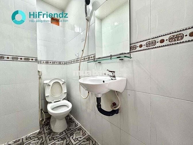 DUPLEX TONE TRẮNG SIÊU ĐẸP ĐANG SƠN MỚI ĐÓN KHÁCH - SÁT CẦU NVC QUA Q5