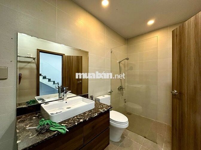 Nhà phố 5x21m Hầm 4 tầng (400m2), full nội thất ở thang máy. Giá 38 tr