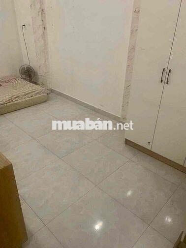 Phòng trong nhà nguyên căn ngay cầu Nguyễn Văn Cừ