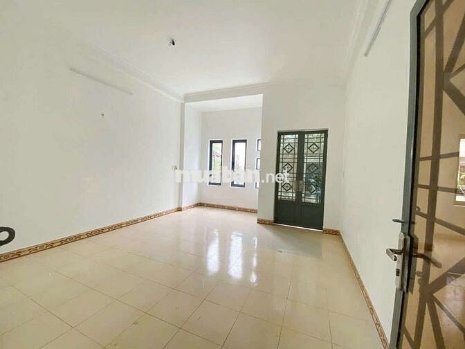 Nhà cho thuê mặt tiền Đỗ Bí. Quận Tân Phú (3pn, 2wc) dtsd 270m2