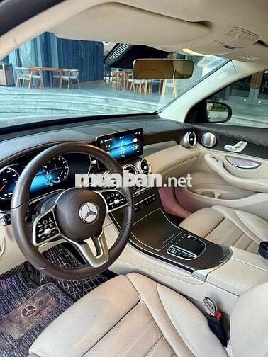Mercedes Benz GLC 2021 300 4MATIC - 38000 km