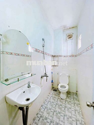 Cần bán nhà mặt tiền hẻm đường tôn đản quận 4