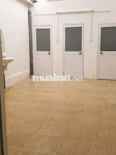 Bán nhà mặt tiền – diện tích đất lớn–Q4 sát Q1–tiện xây căn hộ dịch vụ