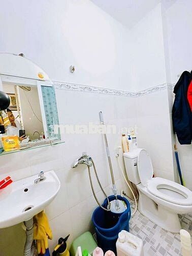 Cần bán nhà mặt tiền hẻm đường tôn đản quận 4