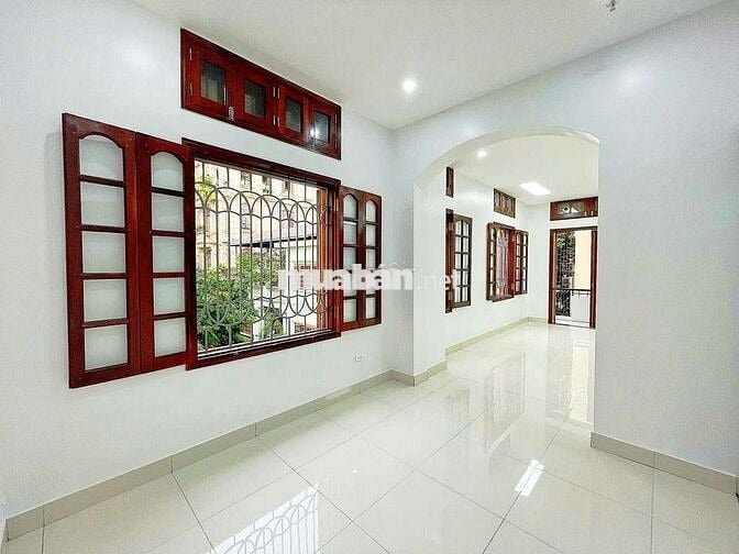 Cho thuê văn phòng 90m², 17tr tại Nguyễn Chí Thanh, Đống Đa