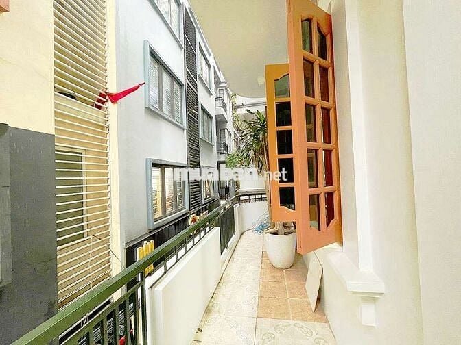 Cho thuê văn phòng 90m², 17tr tại Nguyễn Chí Thanh, Đống Đa