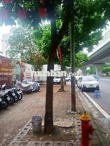 Mặt phố Trường Chinh xây toà văn phòng khách sạn...