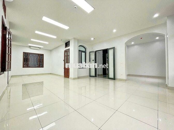 Cho thuê văn phòng 90m², 17tr tại Nguyễn Chí Thanh, Đống Đa