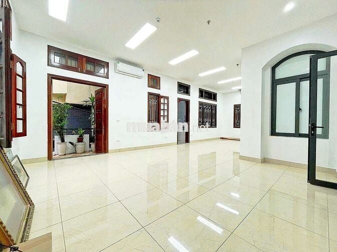 Cho thuê văn phòng 90m², 17tr tại Nguyễn Chí Thanh, Đống Đa