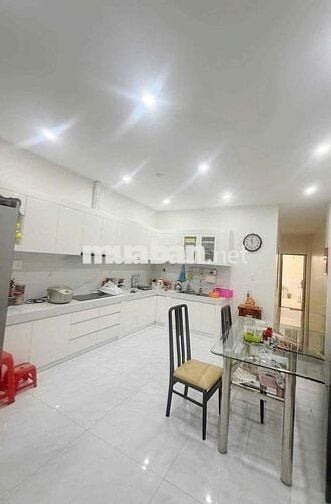 CHO THUÊ NHÀ MẶT TIỀN QUẬN 4 | 50TR | 6PN - 4WC DT: 4.5M x 32M