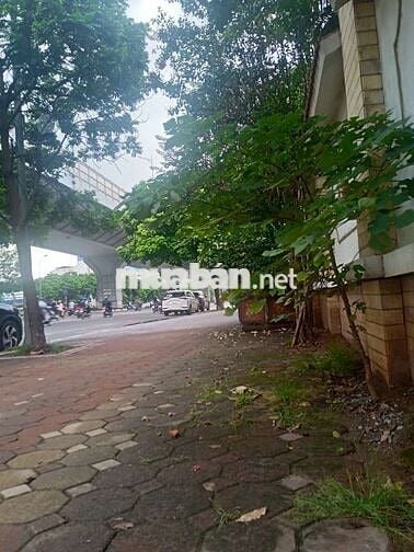 Mặt phố Trường Chinh xây toà văn phòng khách sạn...